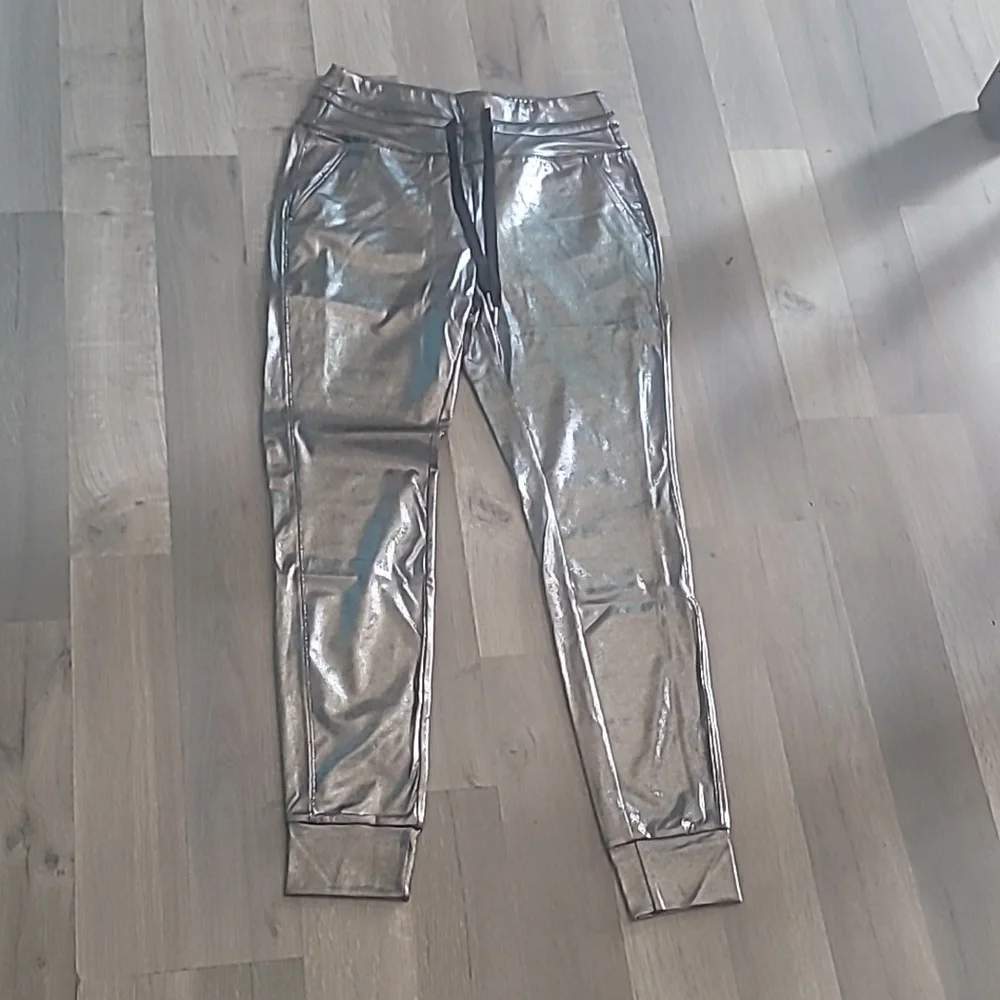 Nwt Halara SoftlyZero Faux Leather High Waisted Drawstring Pocket Sparkle Medium - Picture 3 of 5